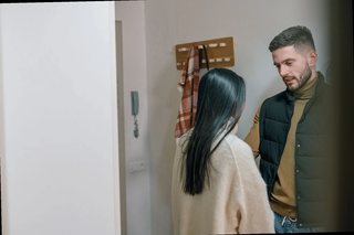 pareja madura conversando sobre salud